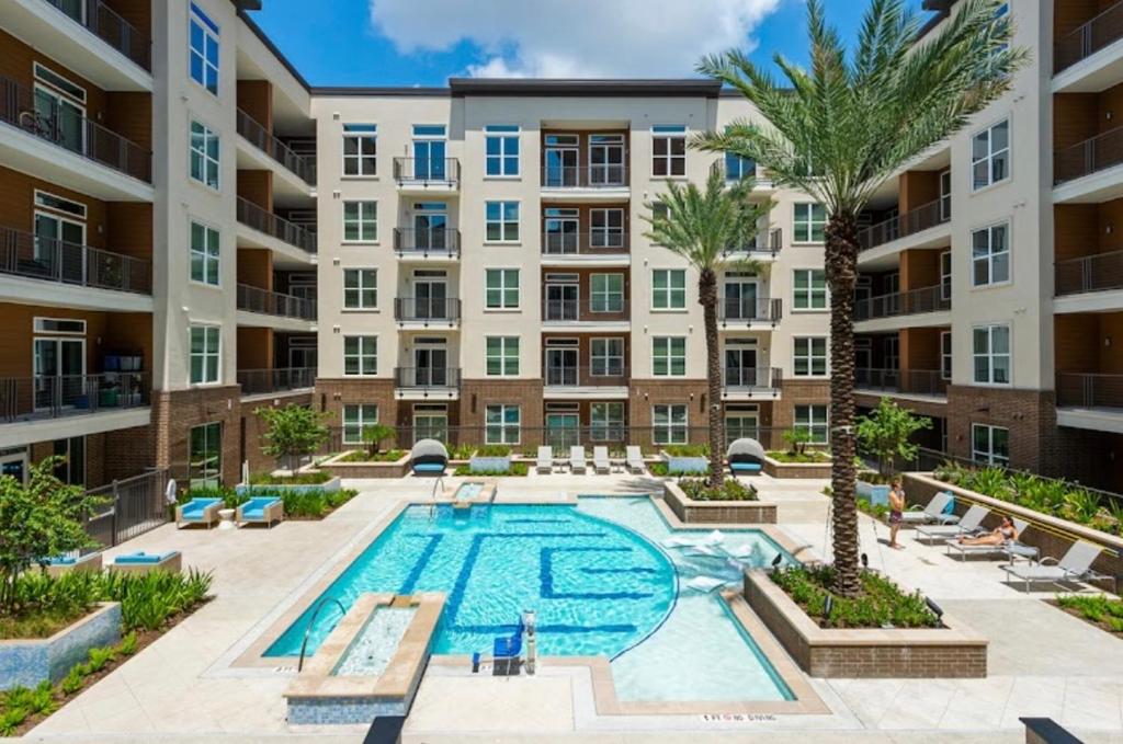 Bazén v ubytování Houston Luxury 1BR-3BD-Pool-Gym nebo v jeho okolí