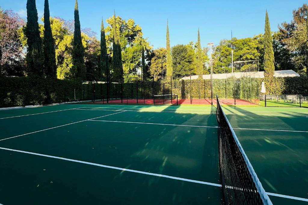 Tenis a/nebo squash v ubytování Hotel Real del Bosque Golf and Spa nebo okolí