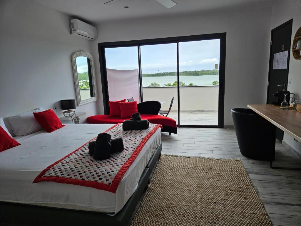 Una cama o camas en una habitación de VUE SUR MER