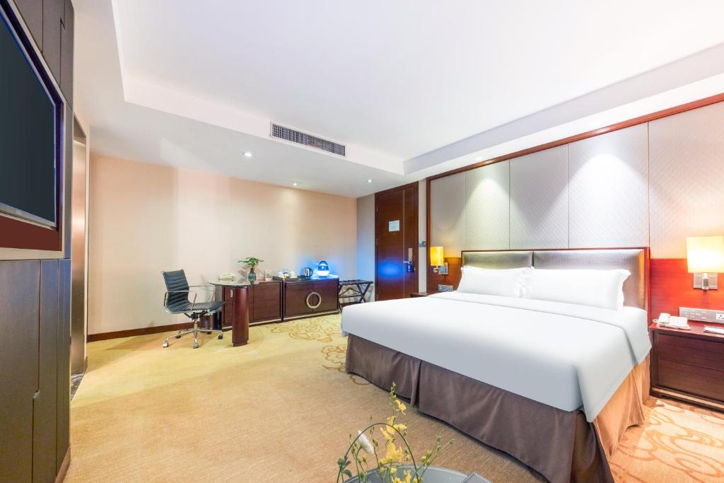 Postel nebo postele na pokoji v ubytování Shenzhen Avant-Garde Hotel