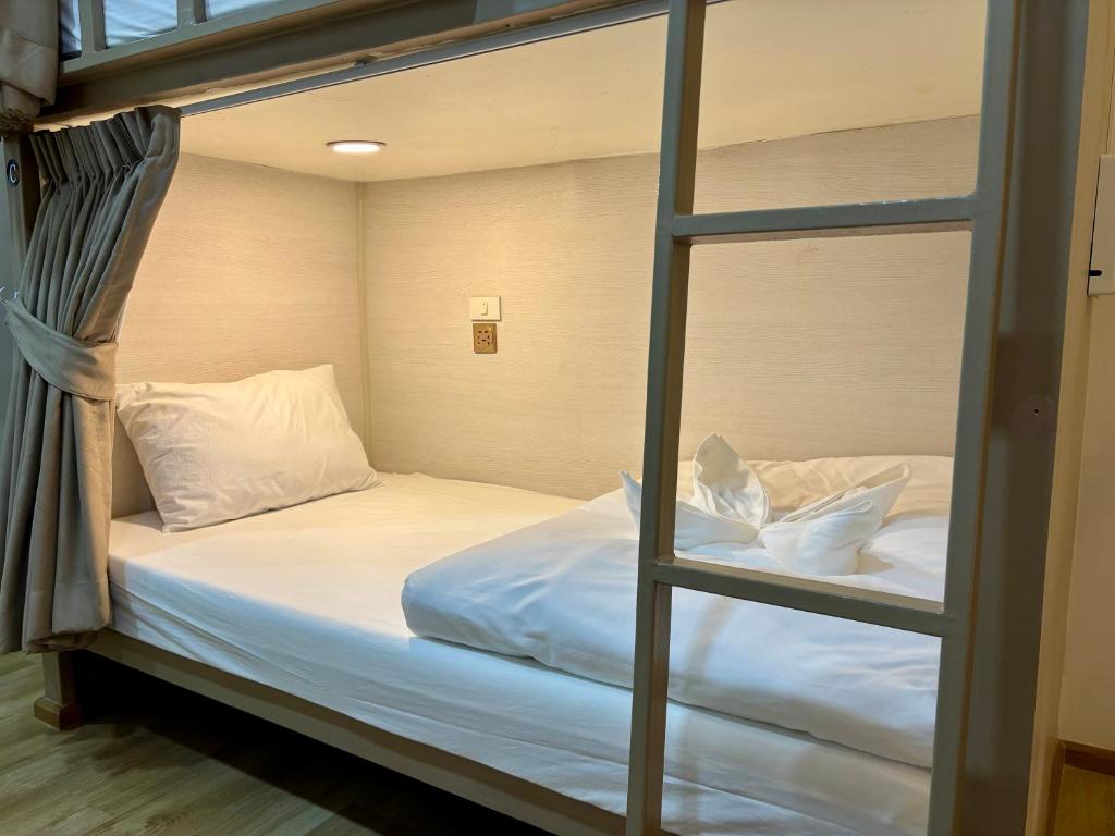 Charm Hostel at Pratumnak - Resim 16