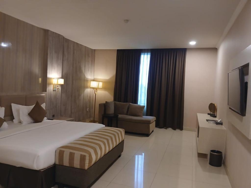 TV a/nebo společenská místnost v ubytování Grand Paragon Hotel