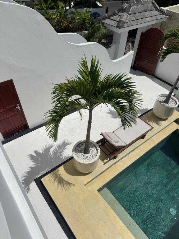 Bazén v ubytování Uluwatu Stay's Standard Room #4 nebo v jeho okolí