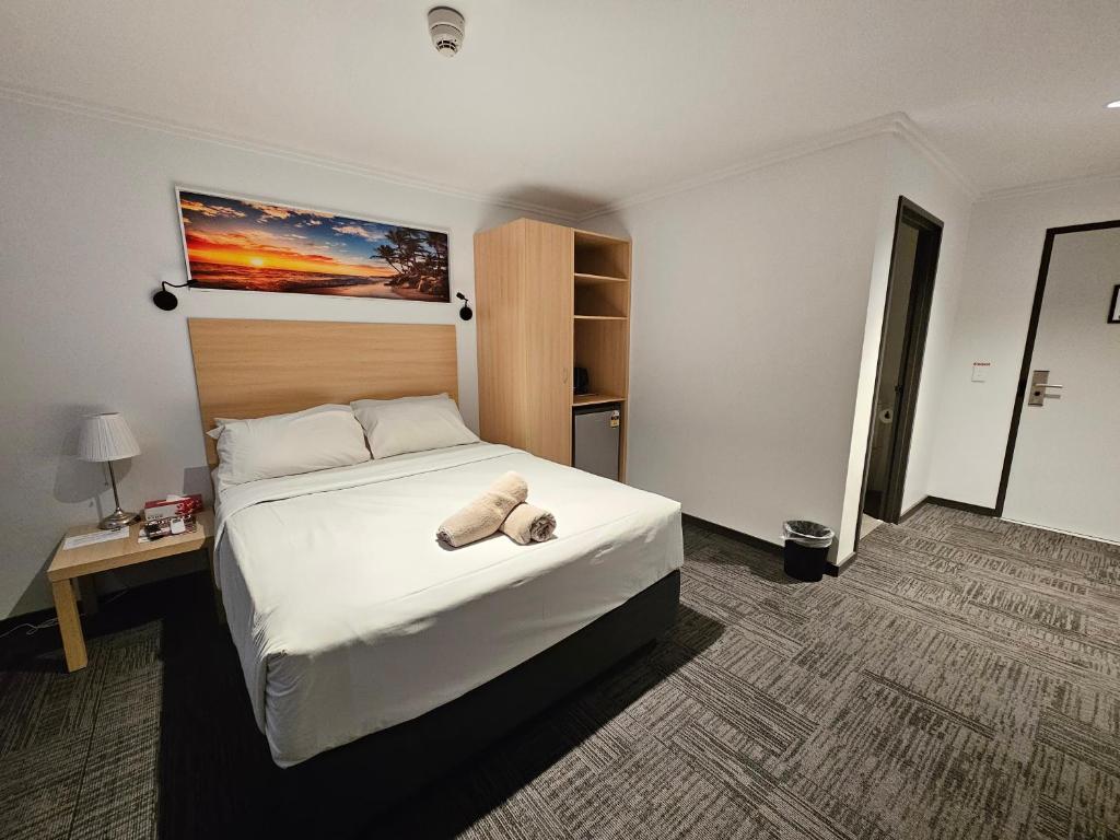 Postel nebo postele na pokoji v ubytování Econo Lodge Rivervale