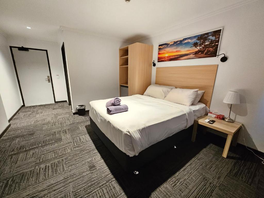 Postel nebo postele na pokoji v ubytování Econo Lodge Rivervale