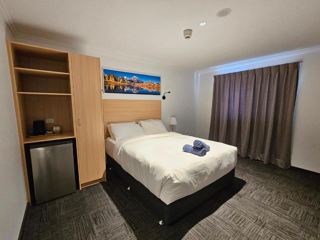 Postel nebo postele na pokoji v ubytování Econo Lodge Rivervale
