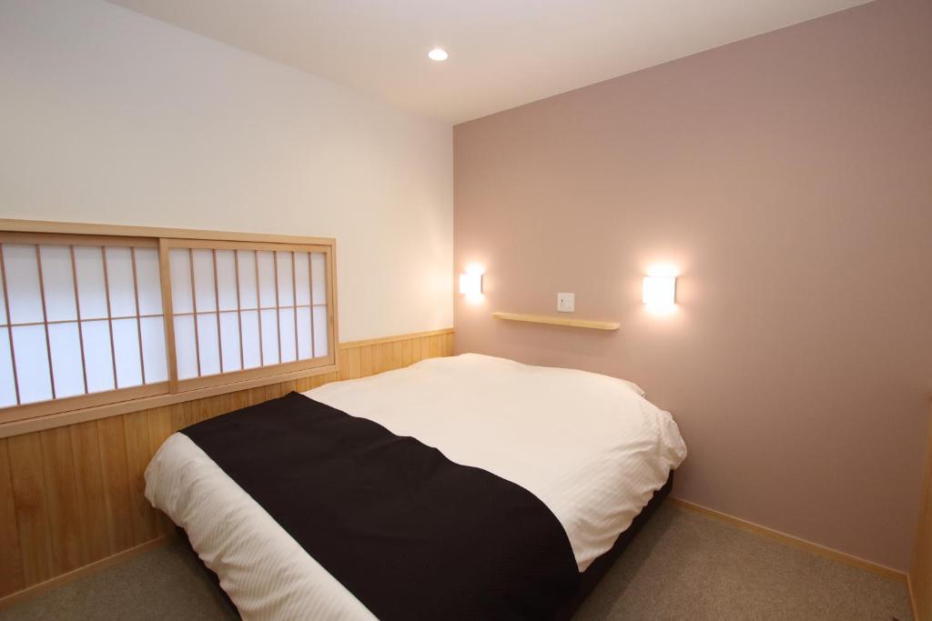 Postel nebo postele na pokoji v ubytování Mitsukuri Hotel
