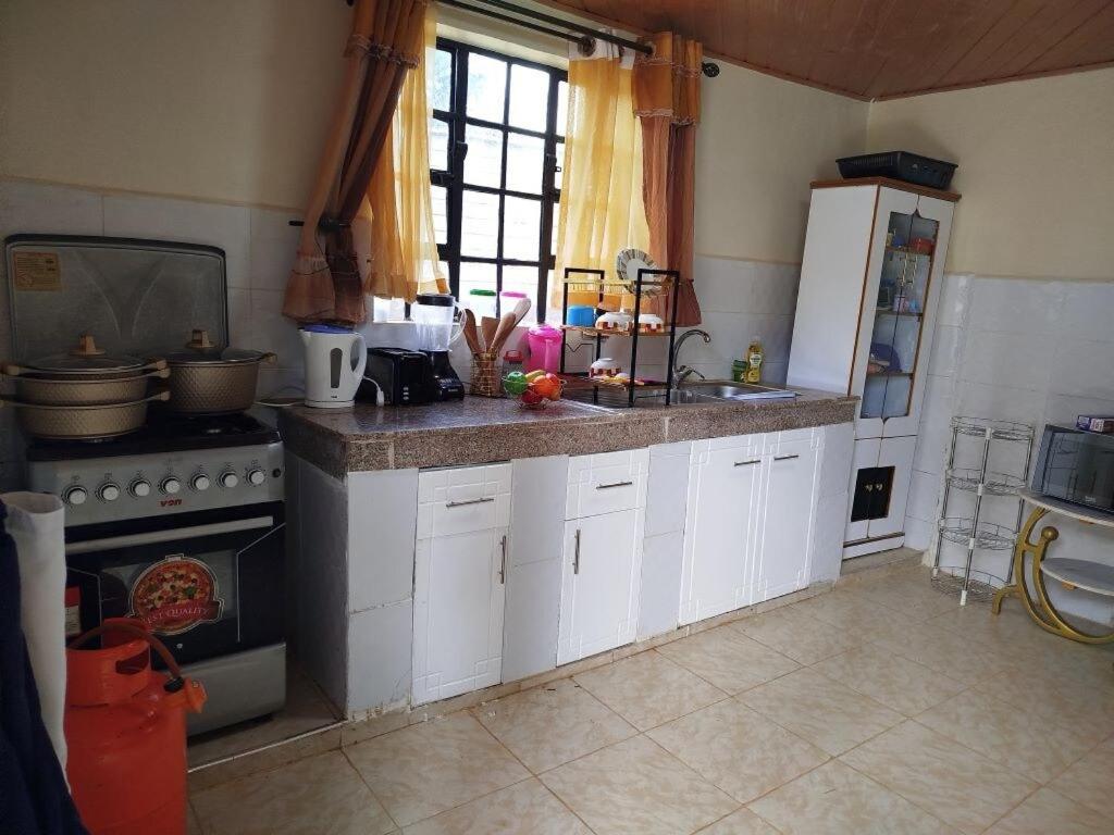 Kuchyň nebo kuchyňský kout v ubytování Tevari Holiday Villas