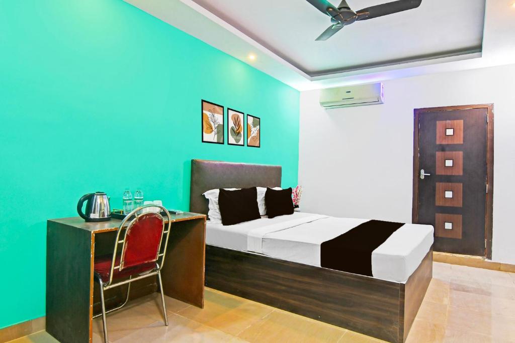 Postel nebo postele na pokoji v ubytování Super Hotel O Santragachi Junction Formerly Hotel Shubra