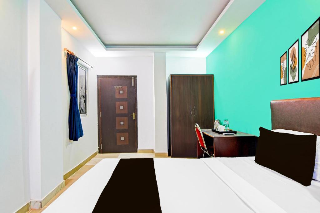 Postel nebo postele na pokoji v ubytování Super Hotel O Santragachi Junction Formerly Hotel Shubra