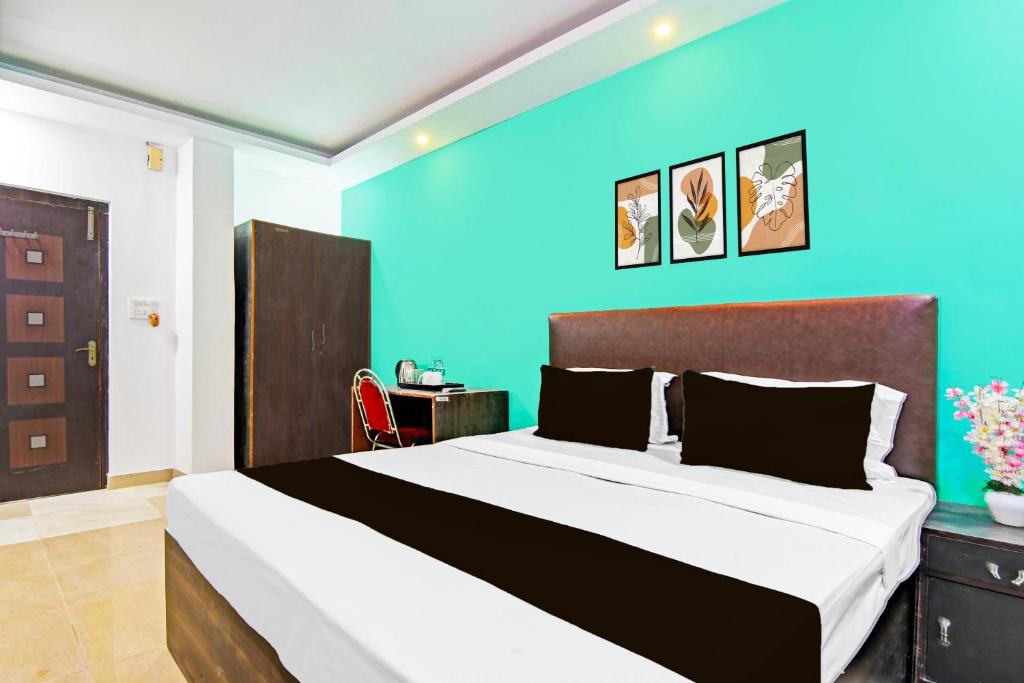 Postel nebo postele na pokoji v ubytování Super Hotel O Santragachi Junction Formerly Hotel Shubra