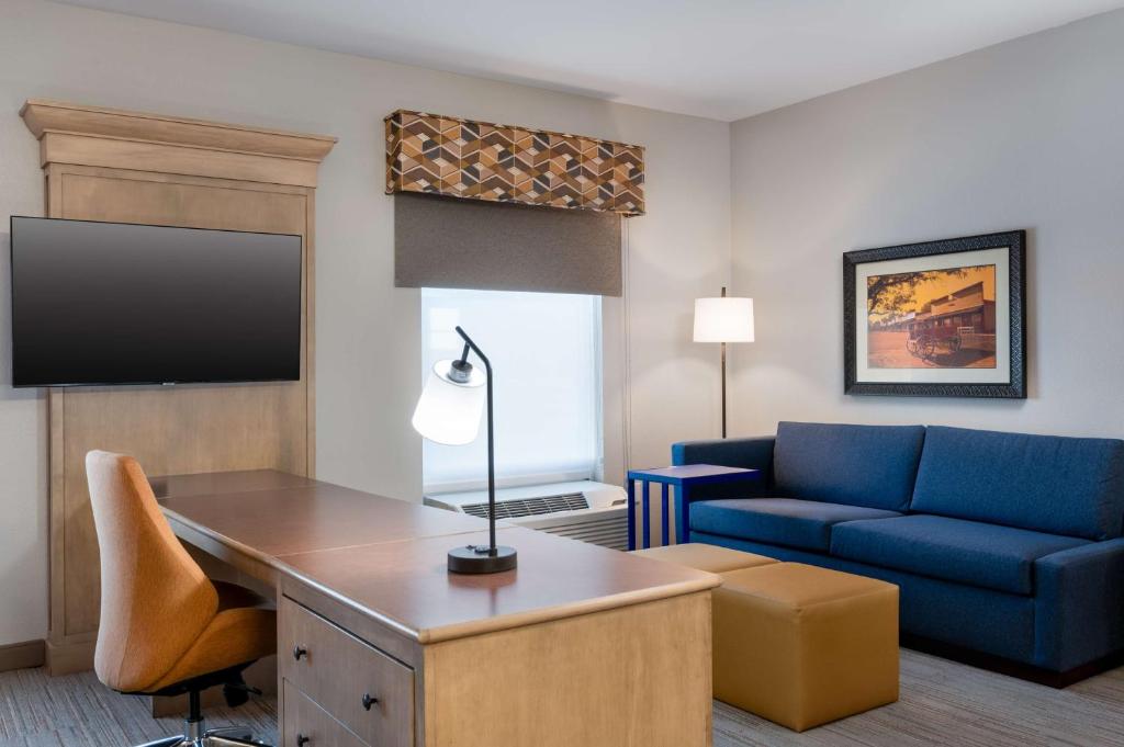 Hampton Inn & Suites by Hilton Dodge City Boot Hill Casino - Suite Estudio Con Cama Extragrande - No Fumadores