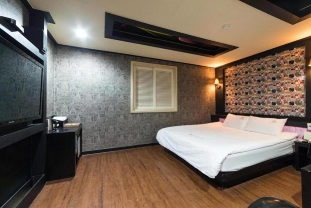 Postel nebo postele na pokoji v ubytování Show Hotel Haeundae
