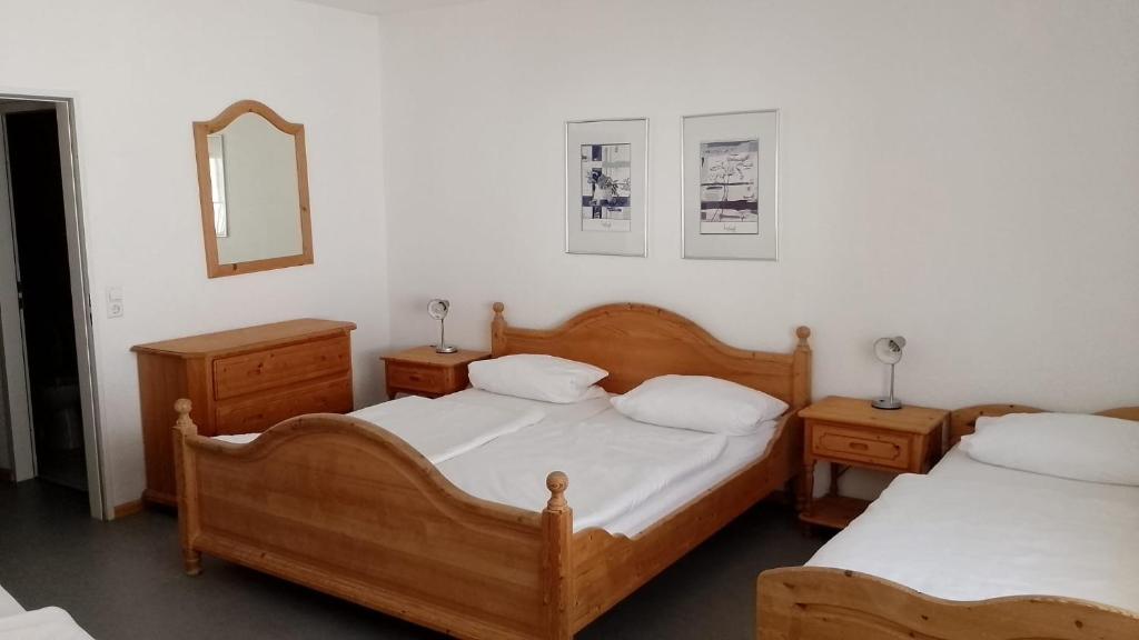 Postel nebo postele na pokoji v ubytování Hotel Zum Rebstock