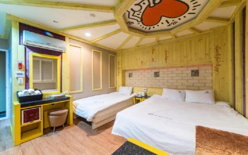 Postel nebo postele na pokoji v ubytování Show Hotel Haeundae