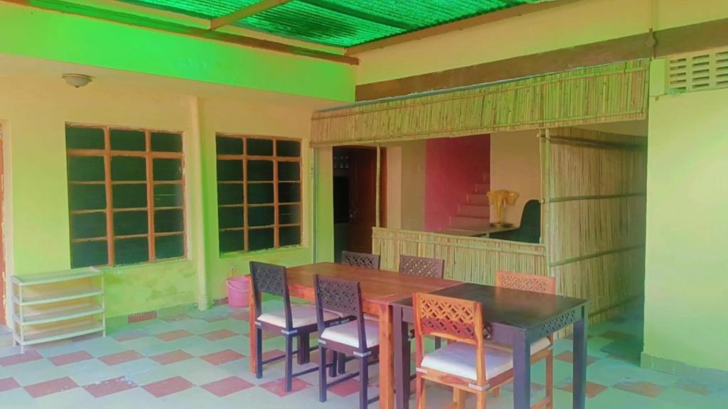 a dining room with a table and chairs at V Food Dormitory in Jodhpur