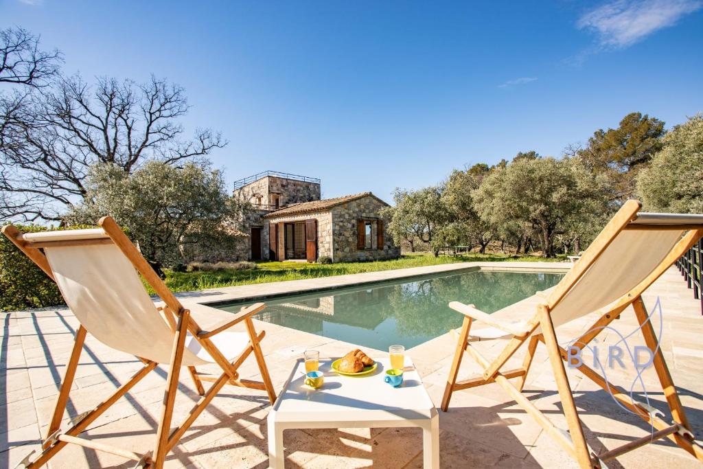 Kolam renang di atau dekat dengan Magnificent stone house in the heart of the Fayence region