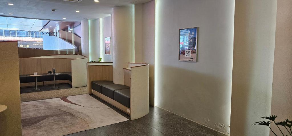 TV a/nebo společenská místnost v ubytování Aspira Central Patong