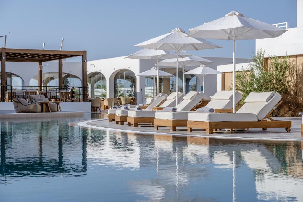 Bazén v ubytování Meltemi Blu - Adults Only nebo v jeho okolí