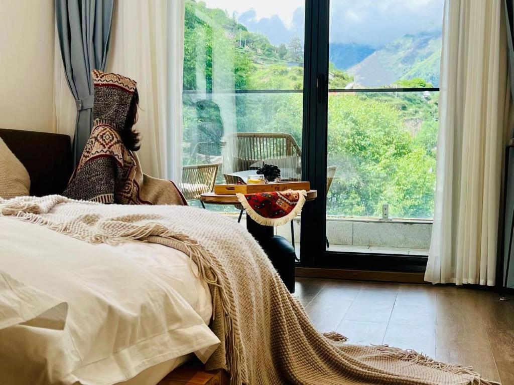 Postel nebo postele na pokoji v ubytování Siguniangshan Town Tingshan Wild Luxury B&B
