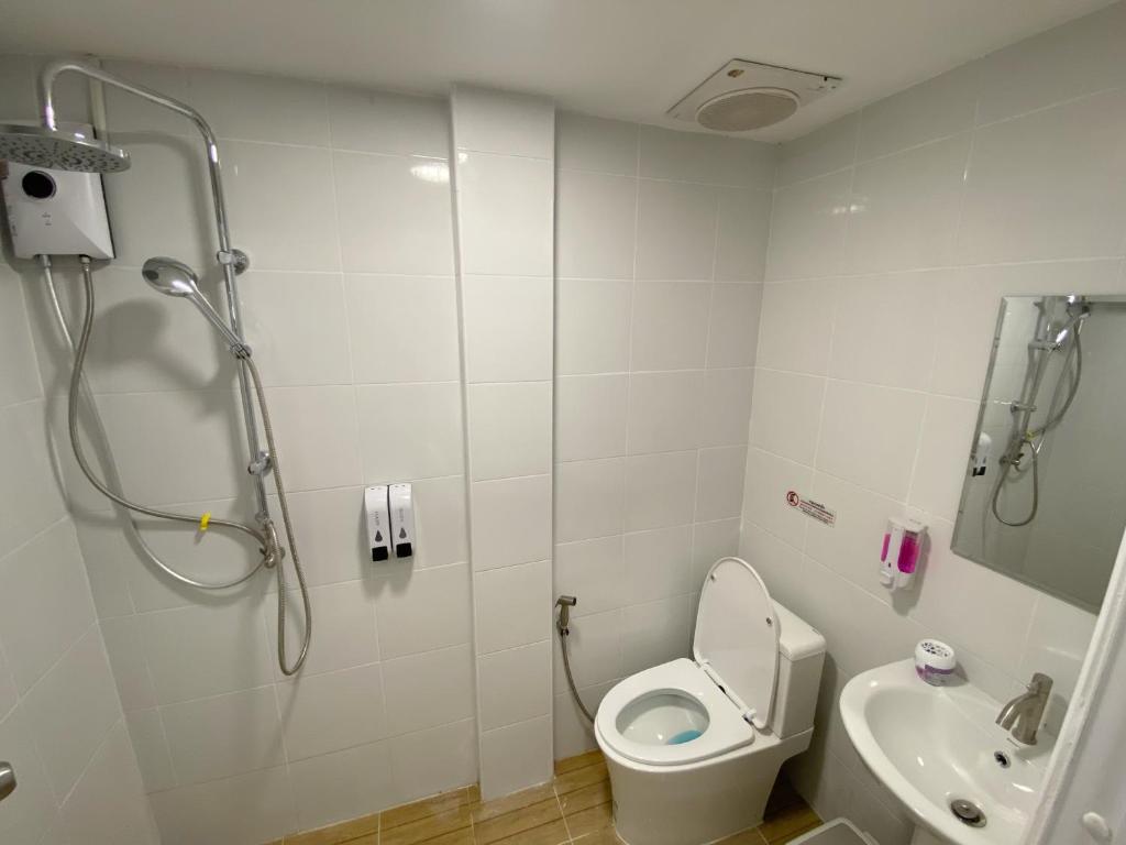 Koupelna v ubytování SJ Beach House Patong