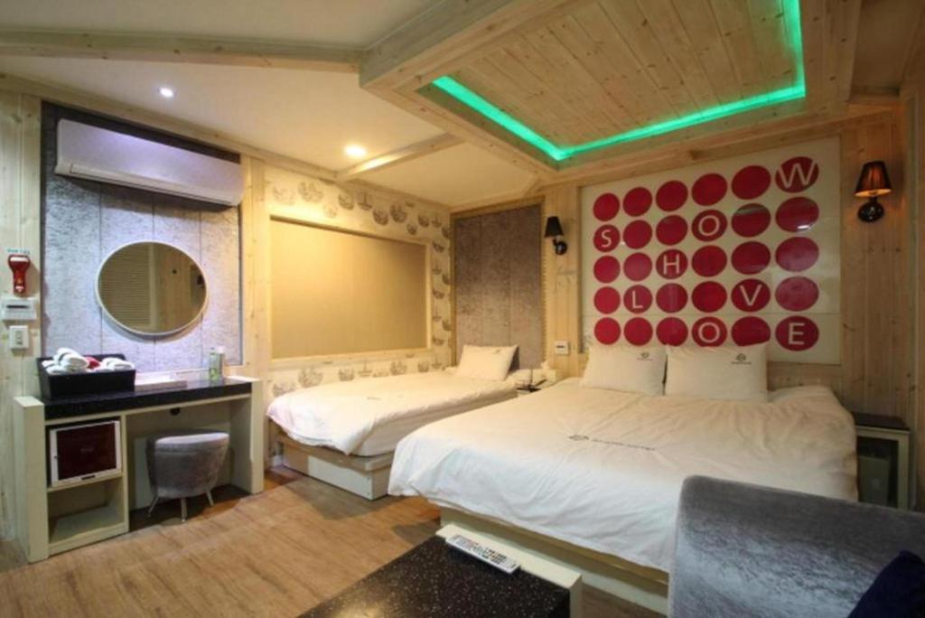 Postel nebo postele na pokoji v ubytování Show Hotel Haeundae