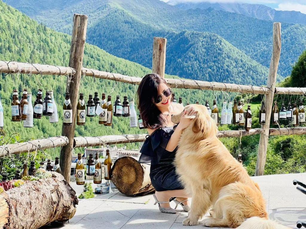 Domácí mazlíčci ubytovaní s hosty v ubytování Siguniangshan Town Tingshan Wild Luxury B&B