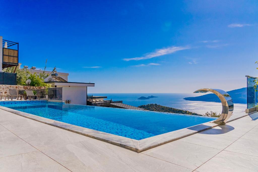 Piscina de la sau aproape de Stunning Sea View Luxury Villa in Kalkan