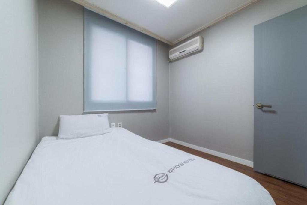 Postel nebo postele na pokoji v ubytování Show Hotel Haeundae