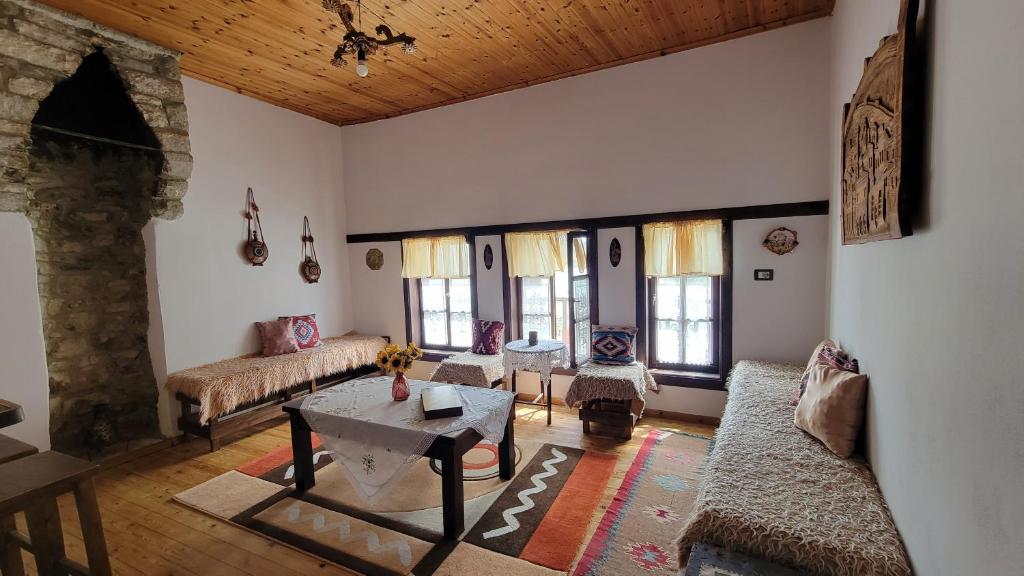 Fotografie z fotogalerie ubytování Guest House Mangalem v destinaci Berat