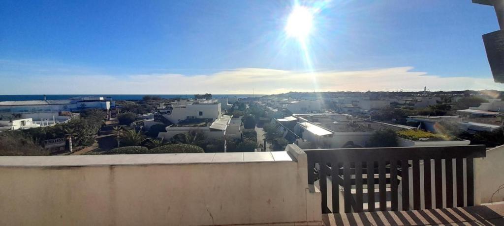 une vue d'une ville depuis un balcon dans l'établissement Appartement 78, PORT NATURE colline 2 au village naturiste, au Cap d'Agde