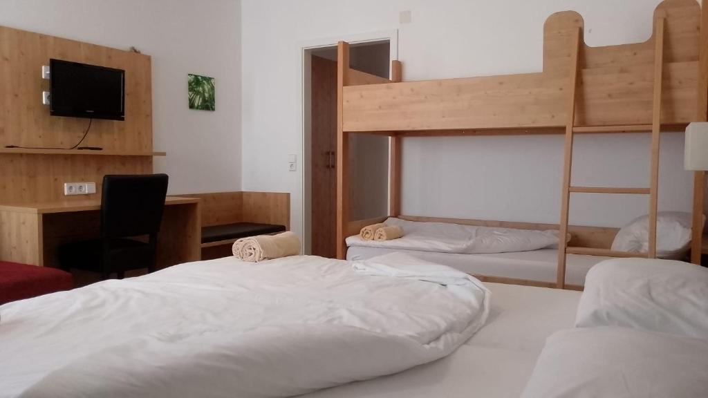 Postel nebo postele na pokoji v ubytování Hotel Zum Rebstock