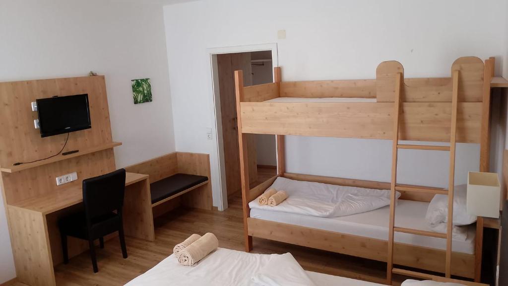 Postel nebo postele na pokoji v ubytování Hotel Zum Rebstock