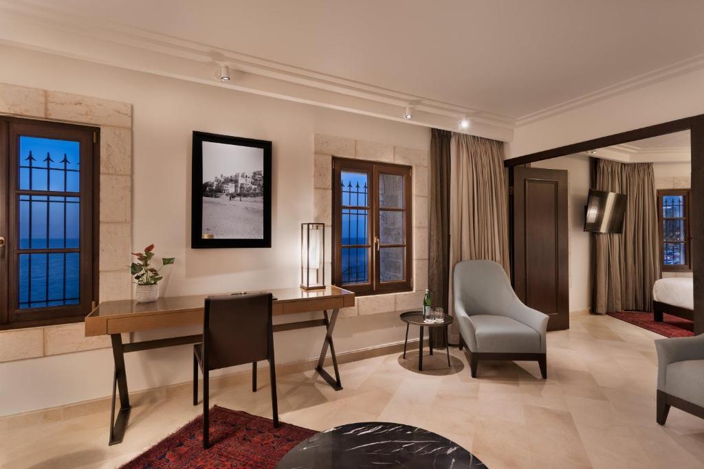 Posezení v ubytování The Setai Tel Aviv, a Member of the leading hotels of the world