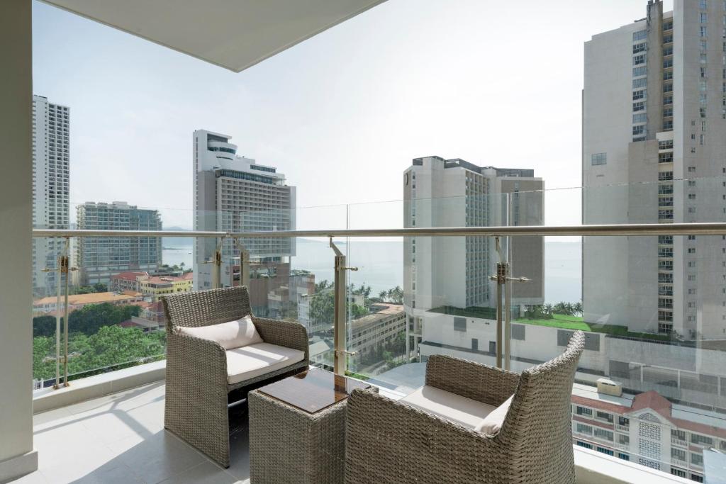 2 Bedroom Deluxe Suite Ocean View
