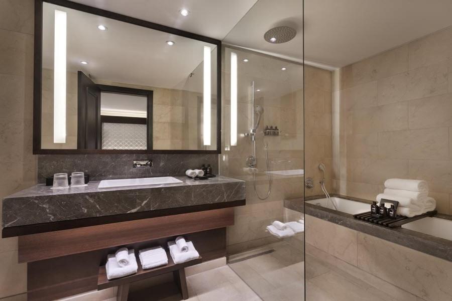 Koupelna v ubytování The Setai Tel Aviv, a Member of the leading hotels of the world