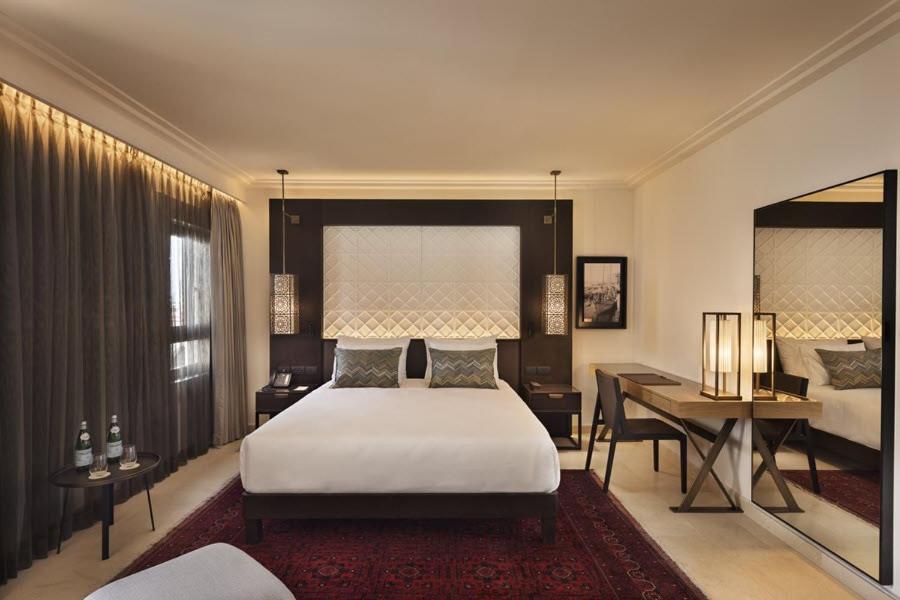 Postel nebo postele na pokoji v ubytování The Setai Tel Aviv, a Member of the leading hotels of the world