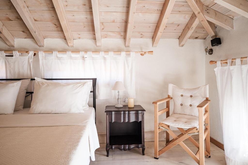 Postel nebo postele na pokoji v ubytování Fasolaki Skopelos - Eco Residences