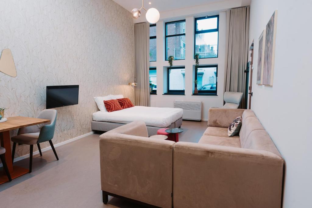 The Anthony - Resim 25