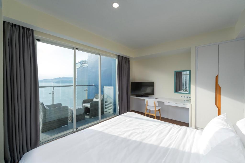 2 Bedroom Deluxe Club Suite Ocean View