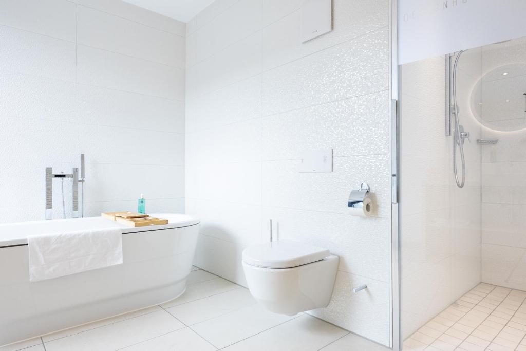 Koupelna v ubytování Hotel Kronjuwel by BRIGHT - NEU RENOVIERT - NEWLY RENOVATED