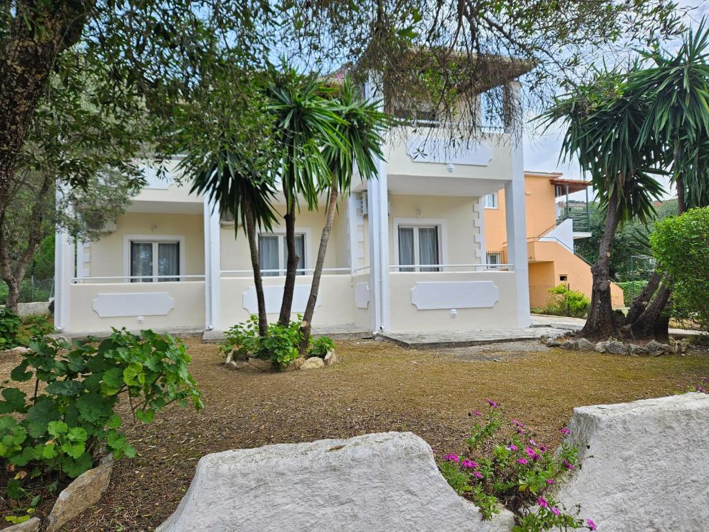 A garden outside VILLA ELENA