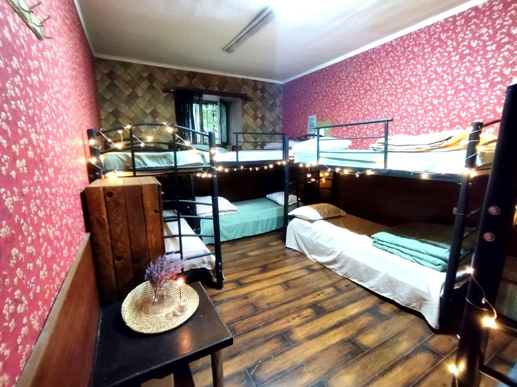 Postel nebo postele na pokoji v ubytování Grammy Hostel Residence