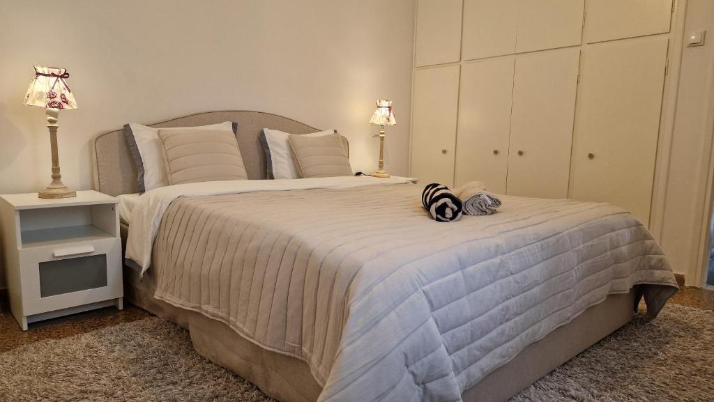 Postel nebo postele na pokoji v ubytování Modern apartment in Neo Faliro