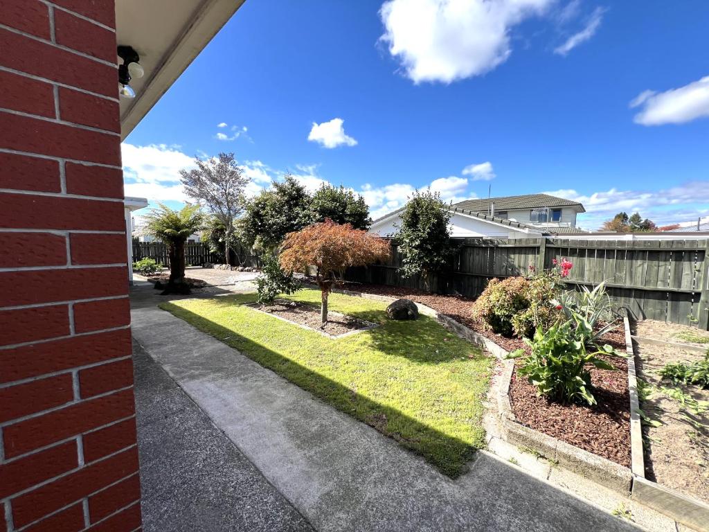 Rotorua Holiday Home - Prime Location - With Garden - Resim 35