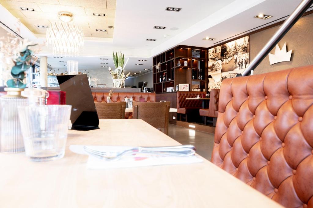 Posezení v ubytování Hotel Kronjuwel by BRIGHT - NEU RENOVIERT - NEWLY RENOVATED