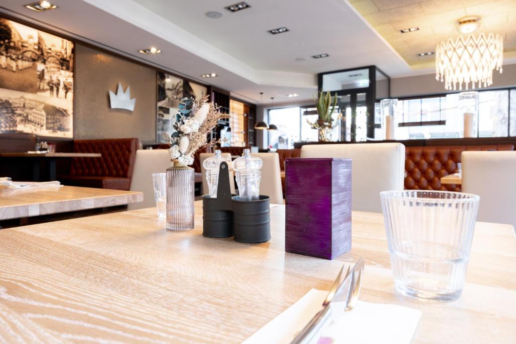 Posezení v ubytování Hotel Kronjuwel by BRIGHT - NEU RENOVIERT - NEWLY RENOVATED