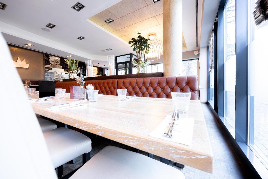 Posezení v ubytování Hotel Kronjuwel by BRIGHT - NEU RENOVIERT - NEWLY RENOVATED