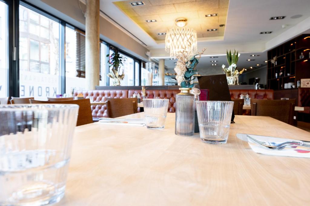 Nápoje v ubytování Hotel Kronjuwel by BRIGHT - NEU RENOVIERT - NEWLY RENOVATED