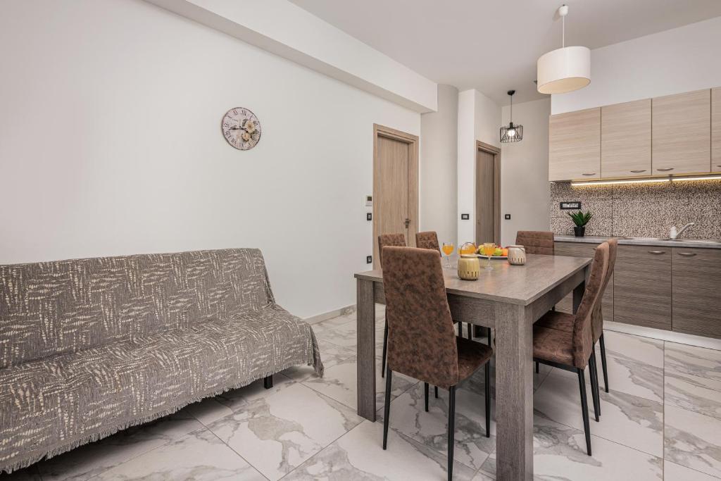 Küche/Küchenzeile in der Unterkunft Katsaros Luxury Apts 5 min walk to beach